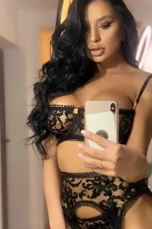 Elissa taking a mirror selfie wearing black lace underwear