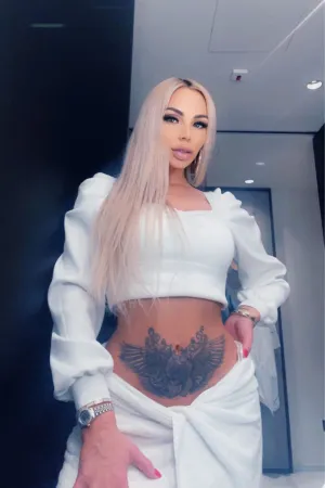 Anyas showing off the tattoo on her toned stomach