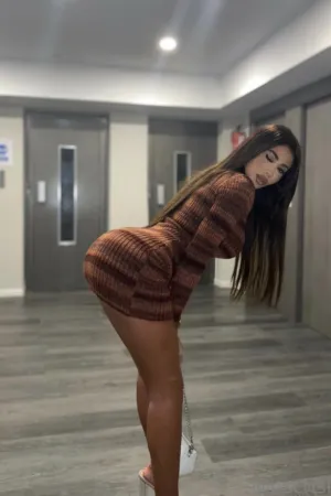 Lauren showing you her round ass in a sweater 